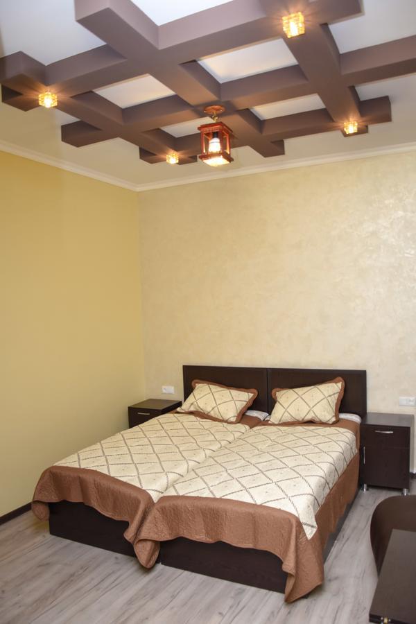 Guesthouse Crown Of ซากาดซอร์ ภายนอก รูปภาพ