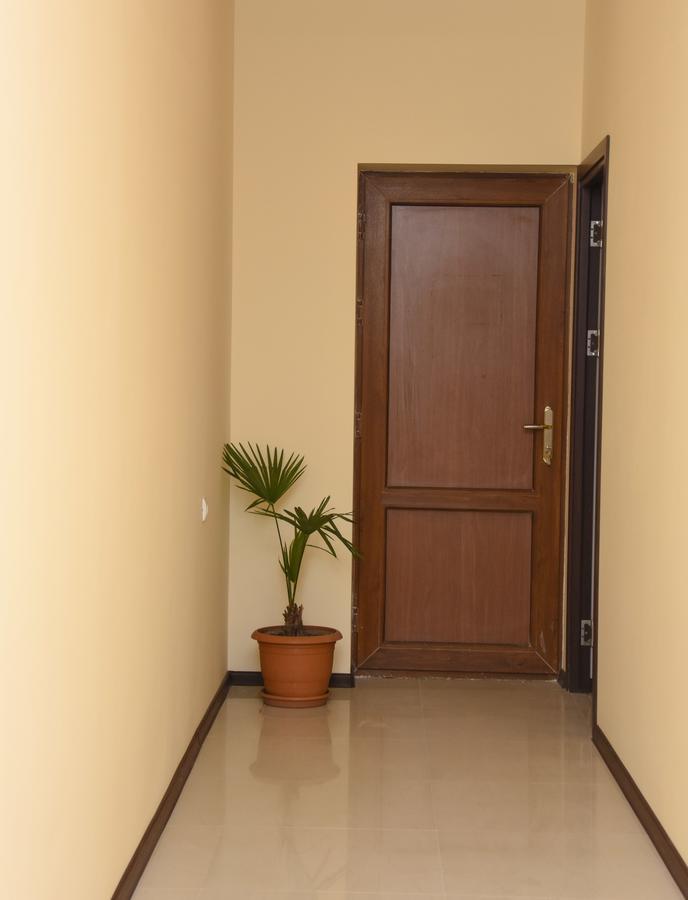 Guesthouse Crown Of ซากาดซอร์ ภายนอก รูปภาพ
