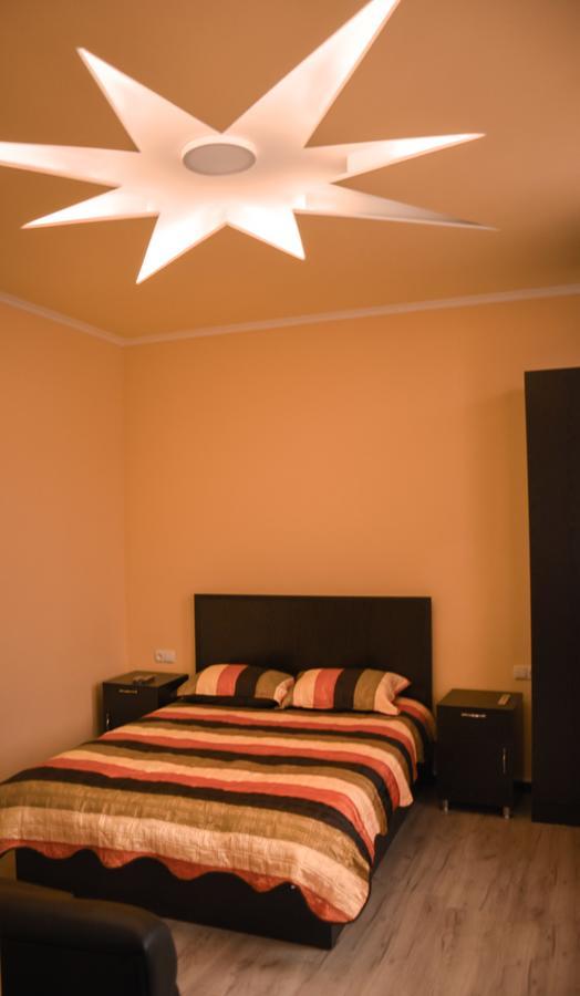 Guesthouse Crown Of ซากาดซอร์ ภายนอก รูปภาพ