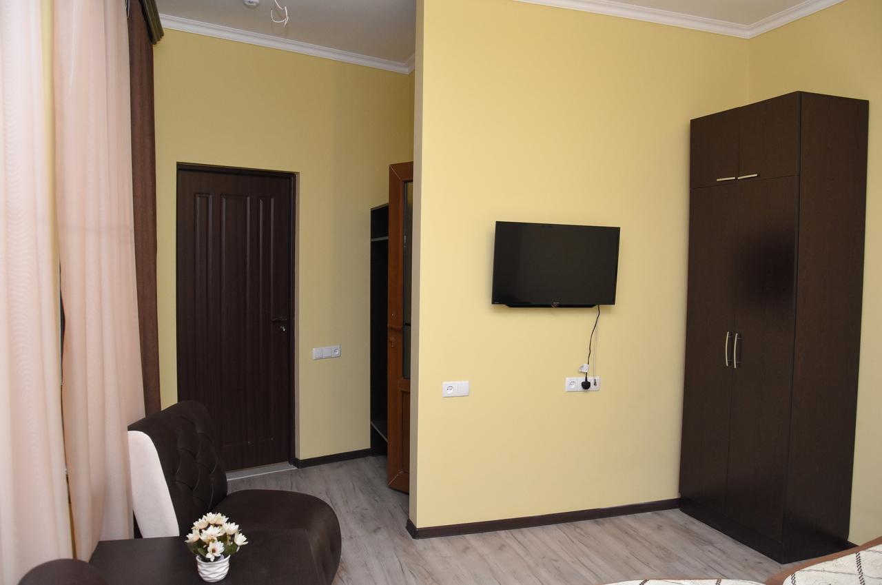 Guesthouse Crown Of ซากาดซอร์ ภายนอก รูปภาพ