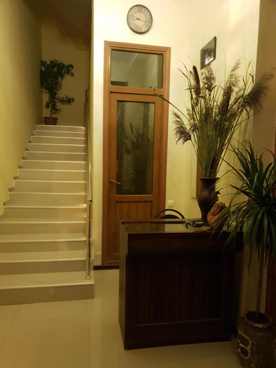 Guesthouse Crown Of ซากาดซอร์ ภายนอก รูปภาพ